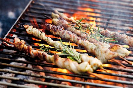 simsearch:659-03537206,k - Belly pork kebabs with rosemary on barbecue Foto de stock - Sin royalties Premium, Código: 659-03535964