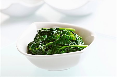 spinach - Blanched spinach in ceramic bowl Stock Photo - Premium Royalty-Free, Code: 659-03535976