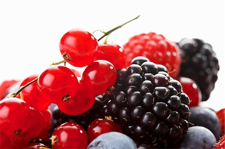 simsearch:659-06155548,k - Assortiments de petits fruits (gros plan) Photographie de stock - Premium Libres de Droits, Code: 659-03535997