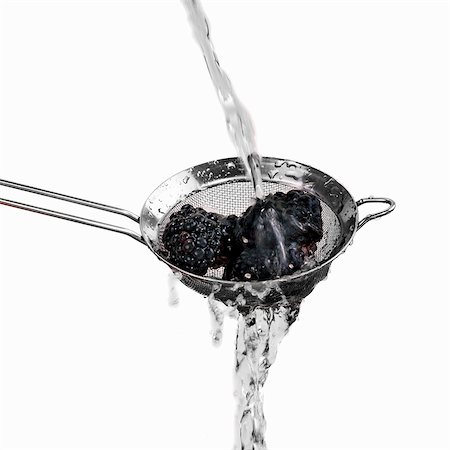 simsearch:659-01867277,k - Washing blackberries in a sieve Stock Photo - Premium Royalty-Free, Code: 659-03536029