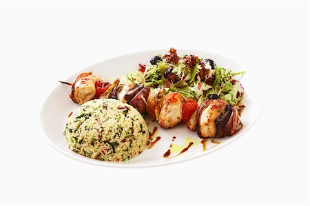 Chicken kebab with couscous timbale Foto de stock - Sin royalties Premium, Código: 659-03536046