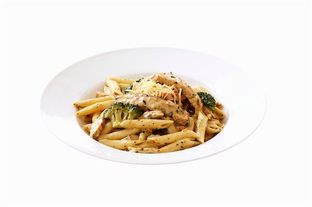 simsearch:659-06188502,k - Penne with chicken and broccoli sauce Foto de stock - Sin royalties Premium, Código: 659-03536048