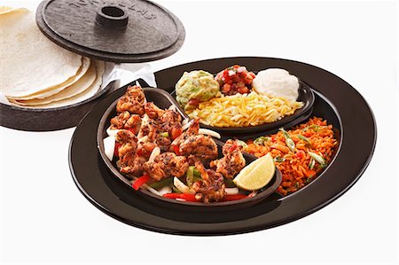 simsearch:862-03364395,k - Fajitas de crevettes avec des accompagnements et tortillas Photographie de stock - Premium Libres de Droits, Code: 659-03536065