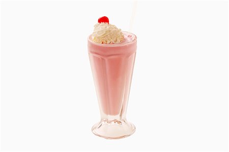 simsearch:659-03537278,k - Cerise Milk-Shake à la crème fouettée Photographie de stock - Premium Libres de Droits, Code: 659-03536112