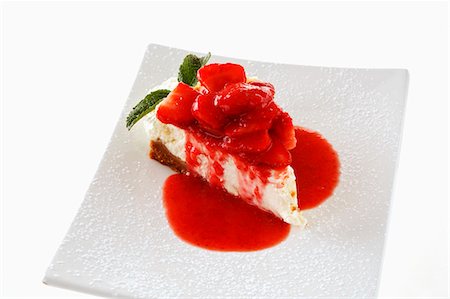 A piece of strawberry cheesecake Foto de stock - Sin royalties Premium, Código: 659-03536113