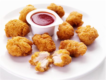 simsearch:659-03528405,k - Chicken nuggets with dip Stock Photo - Premium Royalty-Free, Code: 659-03536125