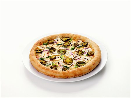 simsearch:659-01859933,k - Pizza au fromage avec piments jalapeños Photographie de stock - Premium Libres de Droits, Code: 659-03536153