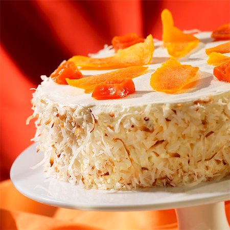 simsearch:659-01854143,k - Pineapple Cream Cake with Dried Mango, Papaya and Toasted Coconut Foto de stock - Royalty Free Premium, Número: 659-03536173