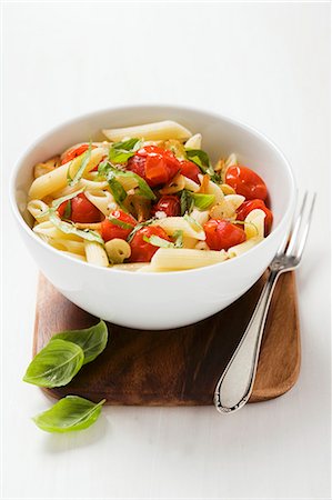 penne - Penne with cherry tomatoes, basil and garlic Stock Photo - Premium Royalty-Free, Code: 659-03536271