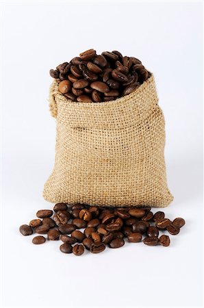 Coffee beans in a small sack Stock Photo - Premium Royalty-Free, Code: 659-03536316