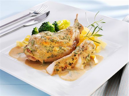 Rabbit with mustard sauce, ribbon pasta and broccoli Stock Photo - Premium Royalty-Free, Code: 659-03536320