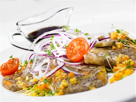 Boiled beef in aspic with fresh onions Stock Photo - Premium Royalty-Free, Code: 659-03536341