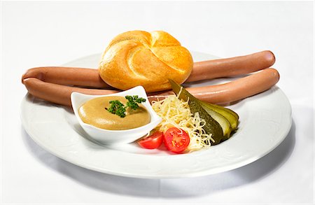 simsearch:659-01864059,k - Frankfurters with bread roll and mustard Foto de stock - Sin royalties Premium, Código: 659-03536350