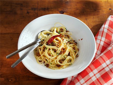picoso - Spaghetti with chillies Foto de stock - Sin royalties Premium, Código: 659-03536363