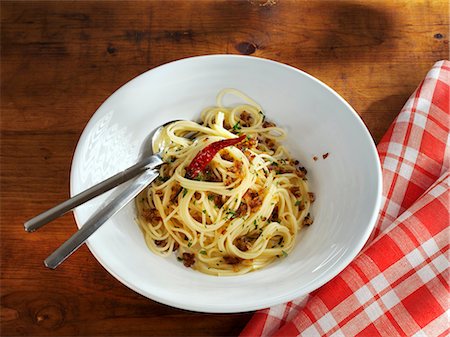 Spaghetti with chillies Fotografie stock - Premium Royalty-Free, Codice: 659-03536363