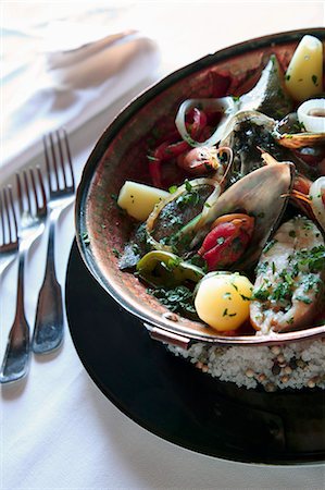 simsearch:659-01862676,k - Cataplana (Seafood stew, Portugal) Foto de stock - Sin royalties Premium, Código: 659-03536386