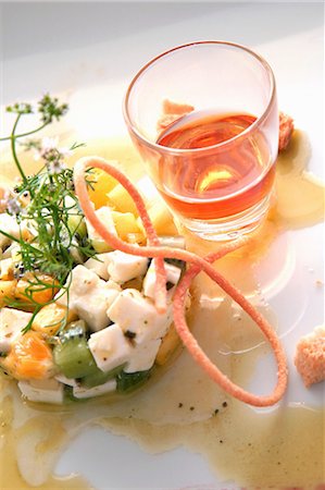 Fruchtsalat mit Ziegenkäse, Apéro Stockbilder - Premium RF Lizenzfrei, Bildnummer: 659-03536383