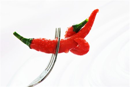 peperoncino - Two red chillies with drops of water on fork Stock Photo - Premium Royalty-Free, Code: 659-03536415
