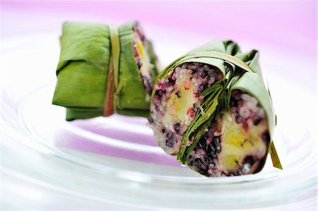 Banana leaves with rice and banana stuffing, cut in two Stock Photo - Premium Royalty-Free, Code: 659-03536427