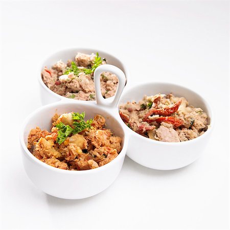 Trois Types de salade de thon ; Séchées au soleil hawaïen, tomate et la Méditerranée Photographie de stock - Premium Libres de Droits, Code: 659-03536433