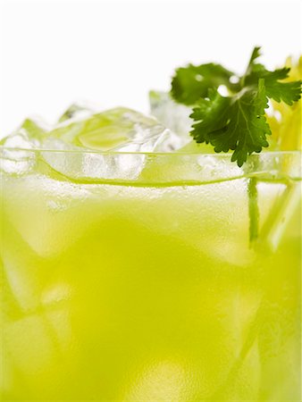 simsearch:659-03534036,k - Cocktail de vodka Lime en verre Photographie de stock - Premium Libres de Droits, Code: 659-03536446