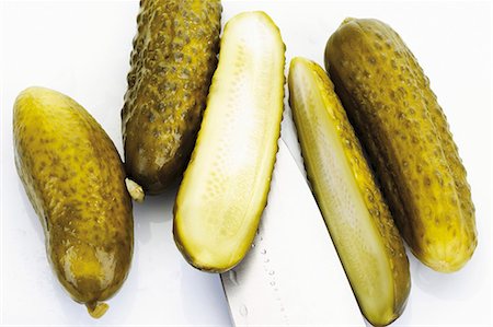 Pickled gherkins, whole and halved Stock Photo - Premium Royalty-Free, Code: 659-03536471