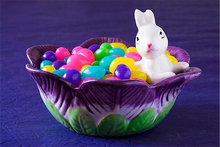 simsearch:659-03535913,k - Jelly beans in bowl (Easter) Stock Photo - Premium Royalty-Free, Code: 659-03536574
