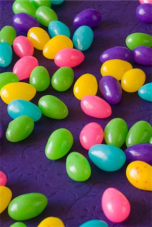 easter sweet - Coloured jelly beans on purple background Stock Photo - Premium Royalty-Free, Code: 659-03536578