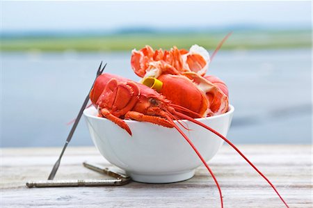 Bol de coquilles de homard ; Bord de mer Photographie de stock - Premium Libres de Droits, Code: 659-03536589