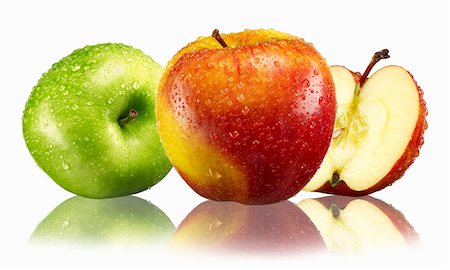 simsearch:659-06187916,k - Fresh apples (green, red & yellow) with drops of water & reflection Stock Photo - Premium Royalty-Free, Code: 659-03536601