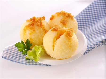 Potato dumplings with buttered breadcrumbs Foto de stock - Sin royalties Premium, Código: 659-03536616
