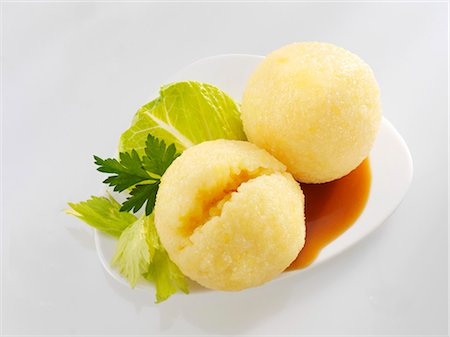 Potato dumplings with gravy Foto de stock - Sin royalties Premium, Código: 659-03536612
