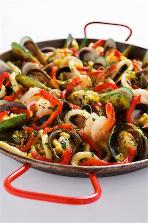 paella - Paella in pan Fotografie stock - Premium Royalty-Free, Codice: 659-03536659