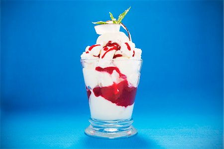 Ice cream sundae with fruit sauce and coconut Stock Photo - Premium Royalty-Free, Code: 659-03536653