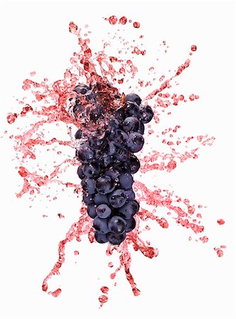 red grape - Raisins rouges avec des éclaboussures de jus Photographie de stock - Premium Libres de Droits, Code: 659-03536759