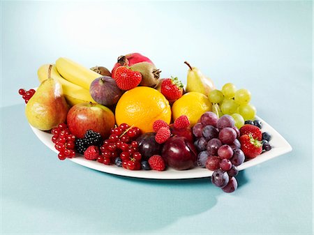 simsearch:659-03536778,k - Fruit still life on oval plate Stock Photo - Premium Royalty-Free, Code: 659-03536778