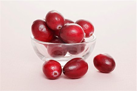 Cranberries in small glass dish Foto de stock - Sin royalties Premium, Código: 659-03536886