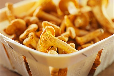 Chanterelles in punnet Stock Photo - Premium Royalty-Free, Code: 659-03536896