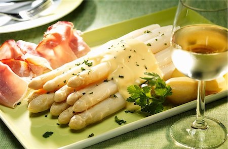 White asparagus with hollandaise sauce, potatoes and ham Stock Photo - Premium Royalty-Free, Code: 659-03536992