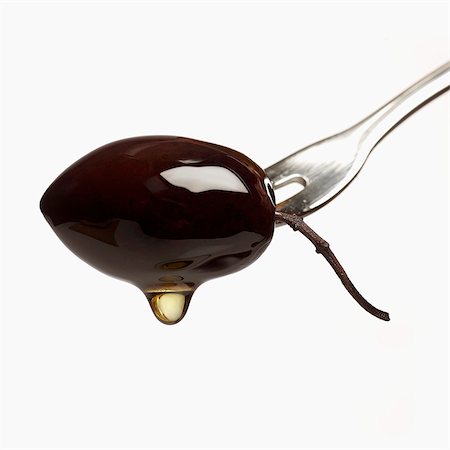 Olive oil dripping from olive on fork Foto de stock - Sin royalties Premium, Código: 659-03537155
