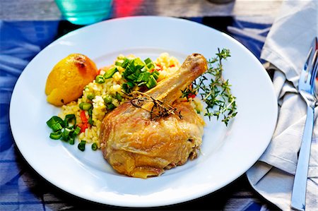 Lemon chicken with vegetable fried rice Foto de stock - Sin royalties Premium, Código: 659-03537203