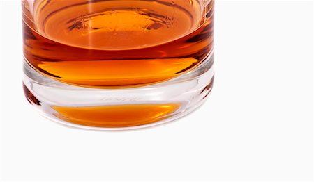 simsearch:659-03529596,k - Glass of whisky (detail) Fotografie stock - Premium Royalty-Free, Codice: 659-03537350