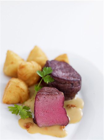 Medallions of venison with croquettes Fotografie stock - Premium Royalty-Free, Codice: 659-03537427