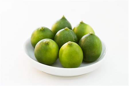 simsearch:659-03535911,k - Several limes on plate Stock Photo - Premium Royalty-Free, Code: 659-03537436
