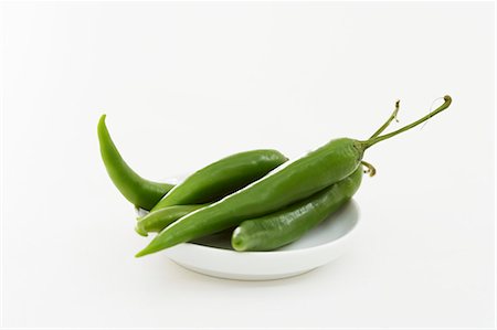 Several green chillies on plate Foto de stock - Sin royalties Premium, Código: 659-03537437