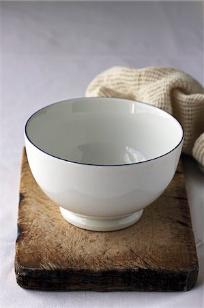 A bowl on an old wooden board Stock Photo - Premium Royalty-Free, Code: 659-03537478