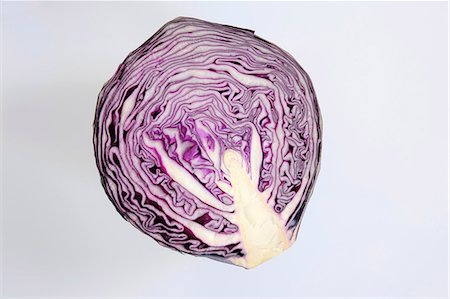 Half a red cabbage (overhead view) Stock Photo - Premium Royalty-Free, Code: 659-03537527