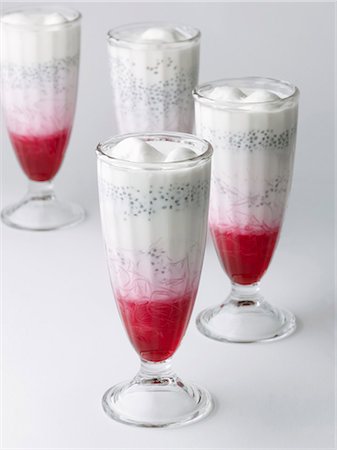 Falooda (Drink made with rose syrup, vermicelli, tapioca, milk) Fotografie stock - Premium Royalty-Free, Codice: 659-03537566