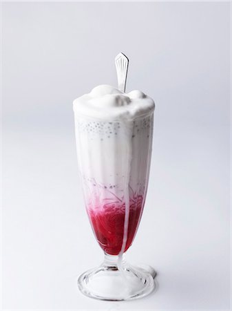 Falooda (Drink made with rose syrup, vermicelli, tapioca, milk) Fotografie stock - Premium Royalty-Free, Codice: 659-03537567