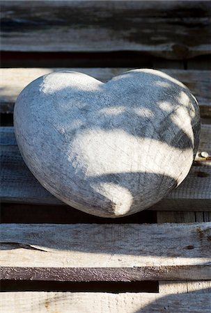 Wooden heart on wooden boards Stock Photo - Premium Royalty-Free, Code: 659-03537576